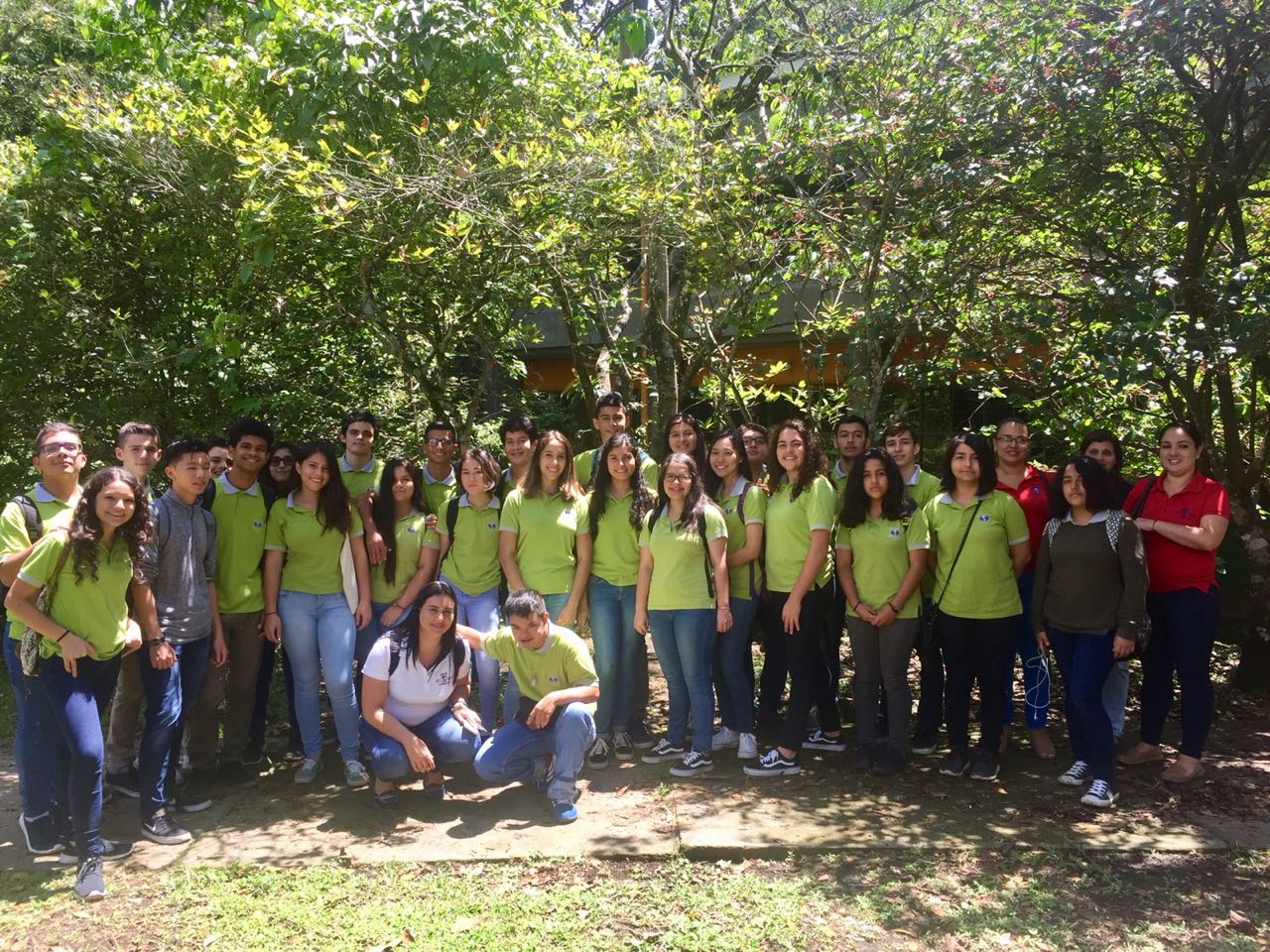 Colegio Científico CATIE de Turrialba visita el Museo de Zoología Y el Mariposario de la UCR